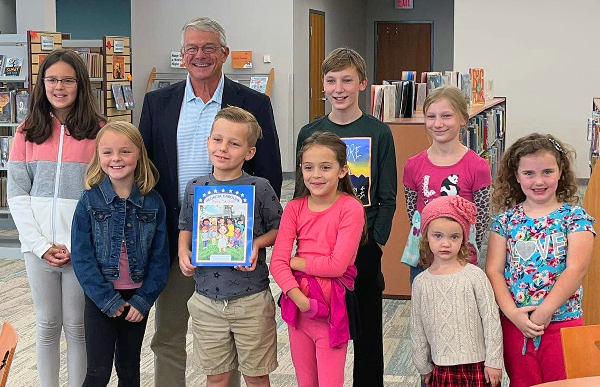 Storytime with Conyers Mayor Vince Evans at the Nancy Guinn Memorial Library, October 2022. Photo: City of Conyers.
